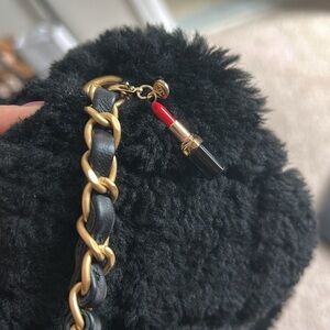 CHANEL beauty - lipstick charm